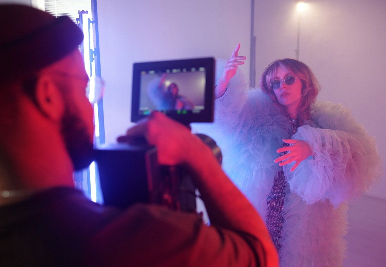 backstage-process-of-woman-performing-for-camera-2025-04-29-20-39-45-utc-2.jpg